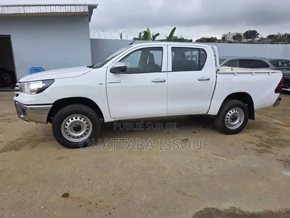 Toyota Hilux 2023 Blanc