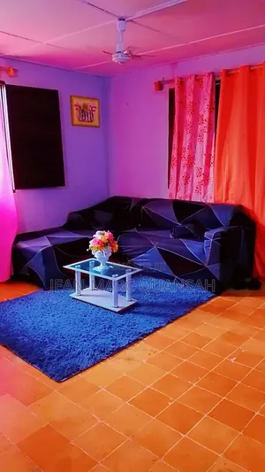 Table À Manger Et Fauteuil