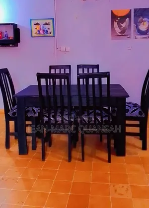 Table À Manger Et Fauteuil