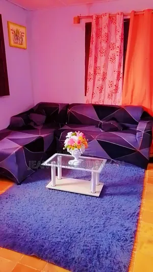 Table À Manger Et Fauteuil