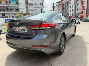 Hyundai Elantra 2018 Gris