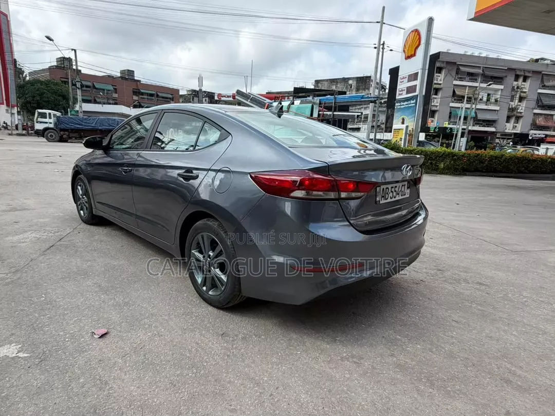 Hyundai Elantra 2018 Gris