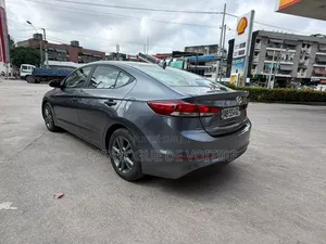 Hyundai Elantra 2018 Gris
