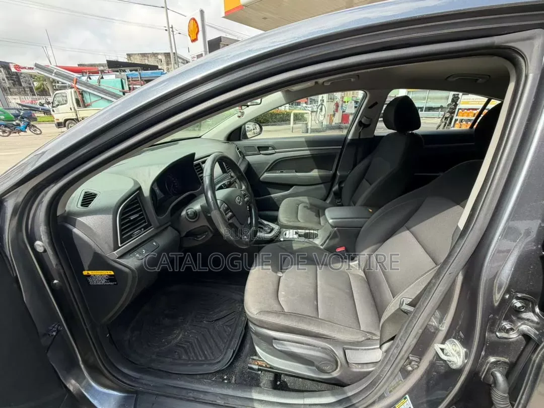 Hyundai Elantra 2018 Gris