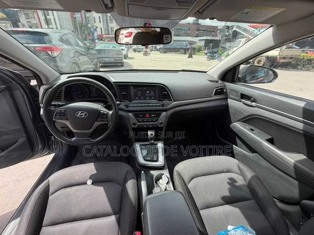Hyundai Elantra 2018 Gris