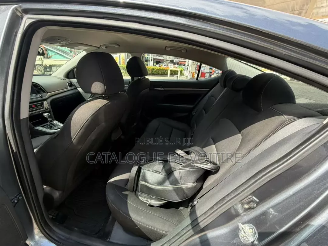 Hyundai Elantra 2018 Gris