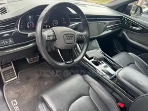 Audi Q8 2022 Noir