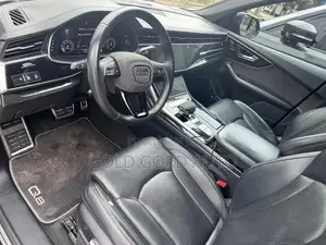 Audi Q8 2022 Noir