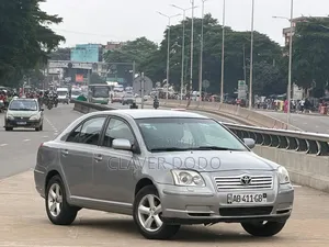 Toyota Avensis 2004 Gris