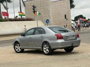 Toyota Avensis 2004 Gris