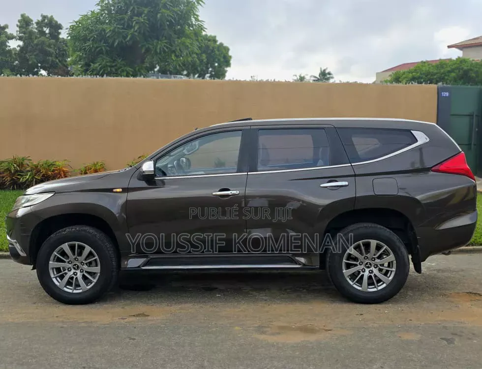 Mitsubishi Montero Sport 2021 Gris