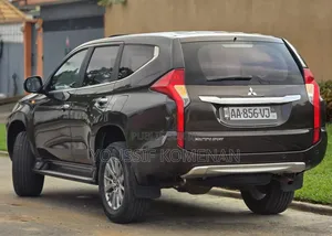 Mitsubishi Montero Sport 2021 Gris