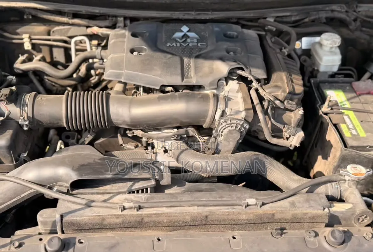 Mitsubishi Montero Sport 2021 Gris