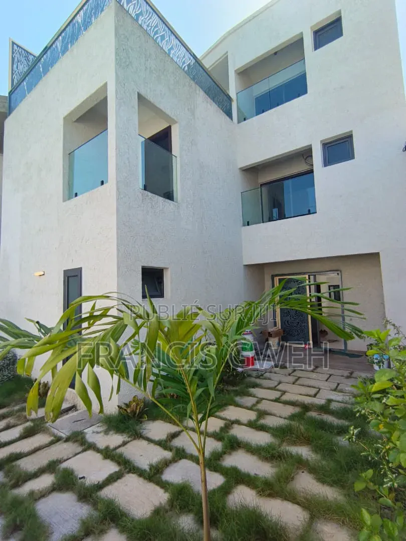5chbre Duplex dans Francis, Cocody à Vendre