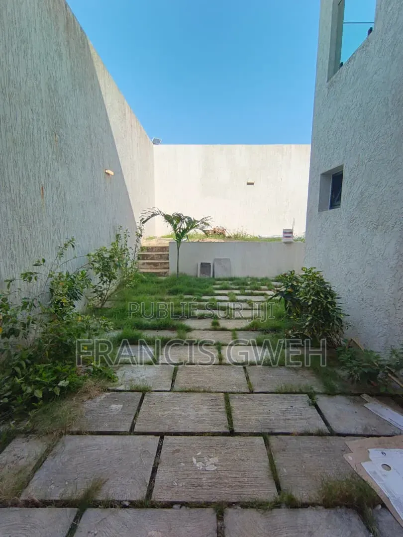 5chbre Duplex dans Francis, Cocody à Vendre