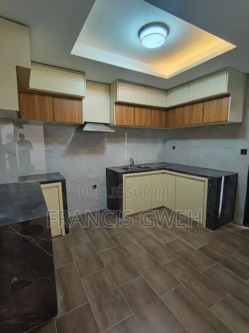 5chbre Duplex dans Francis, Cocody à Vendre