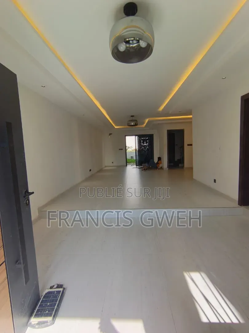 5chbre Duplex dans Francis, Cocody à Vendre