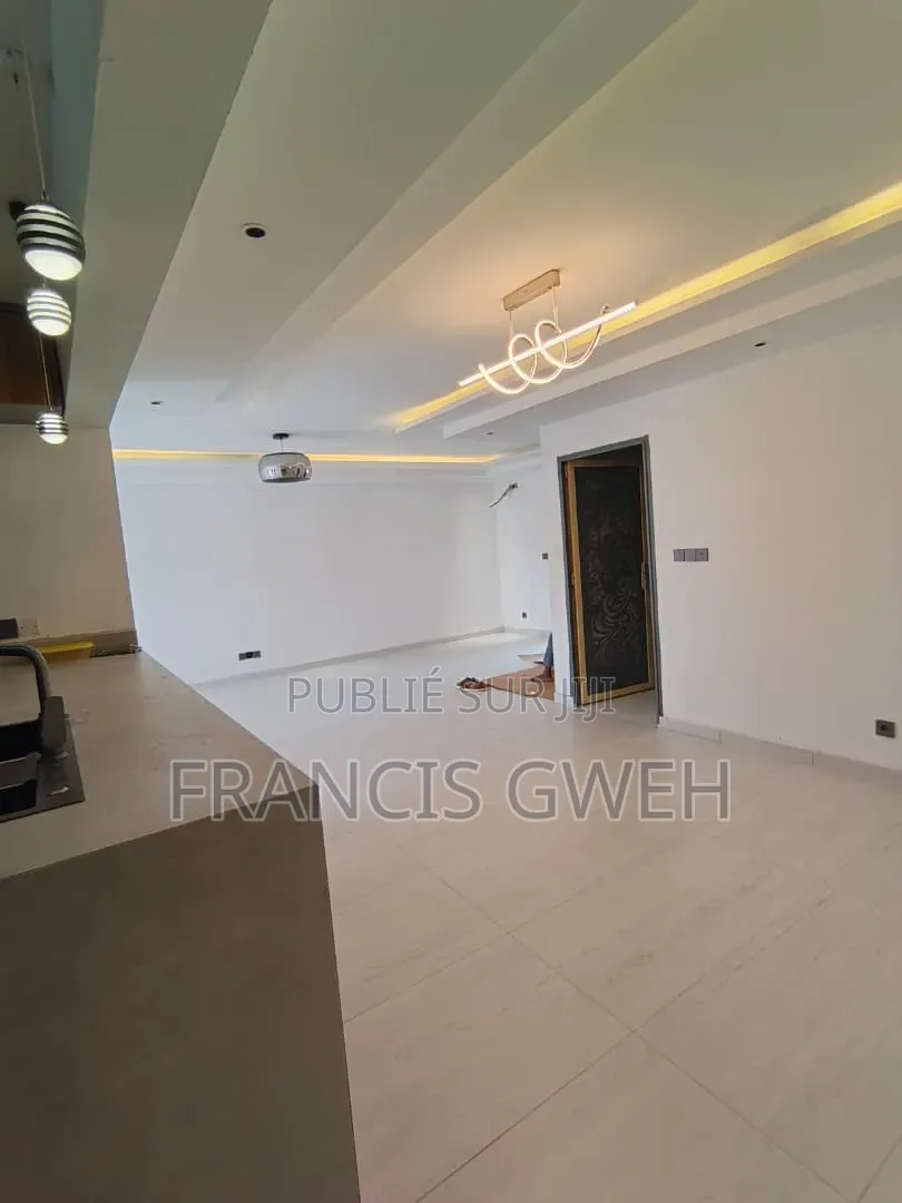 5chbre Duplex dans Francis, Cocody à Vendre