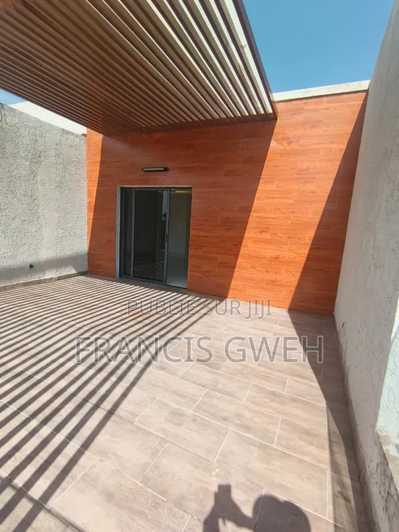 5chbre Duplex dans Francis, Cocody à Vendre