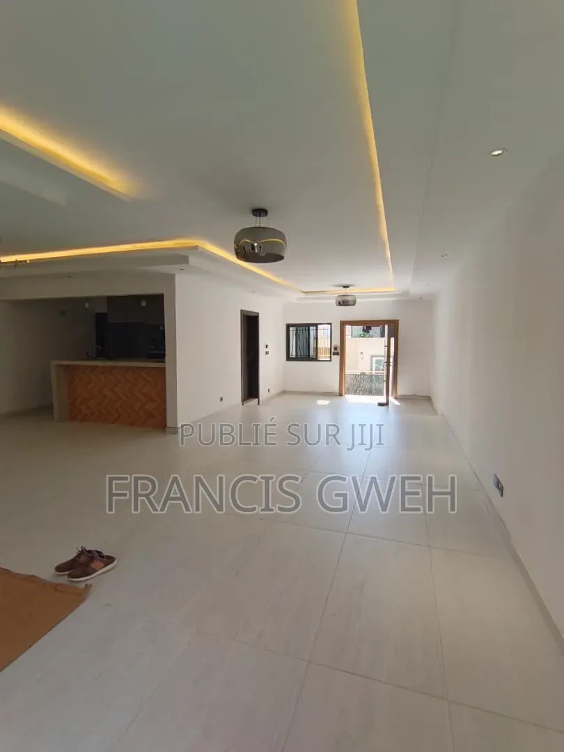 5chbre Duplex dans Francis, Cocody à Vendre