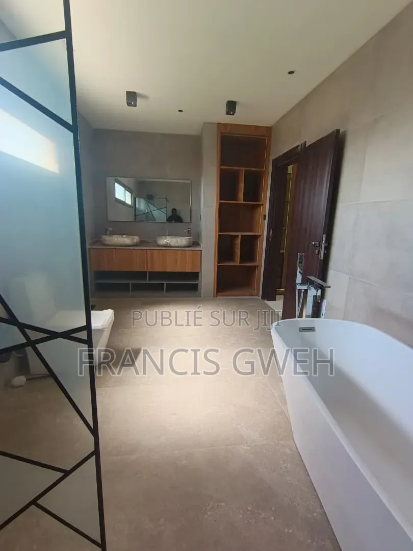 5chbre Duplex dans Francis, Cocody à Vendre