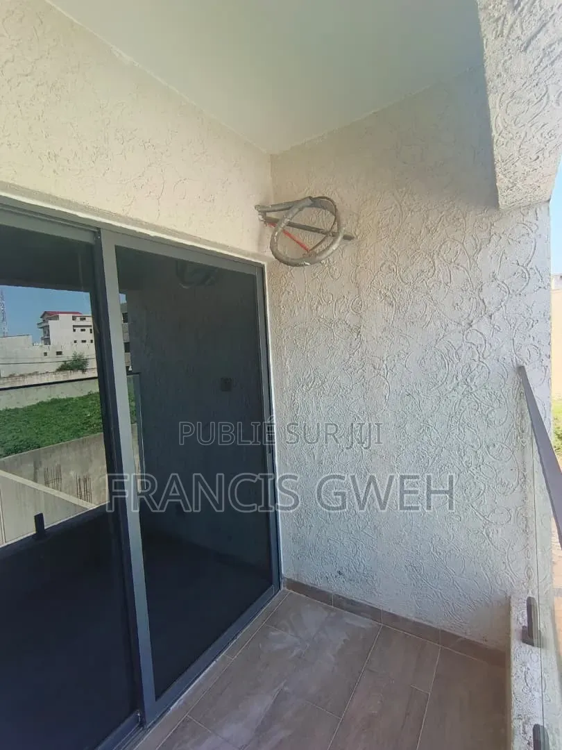 5chbre Duplex dans Francis, Cocody à Vendre