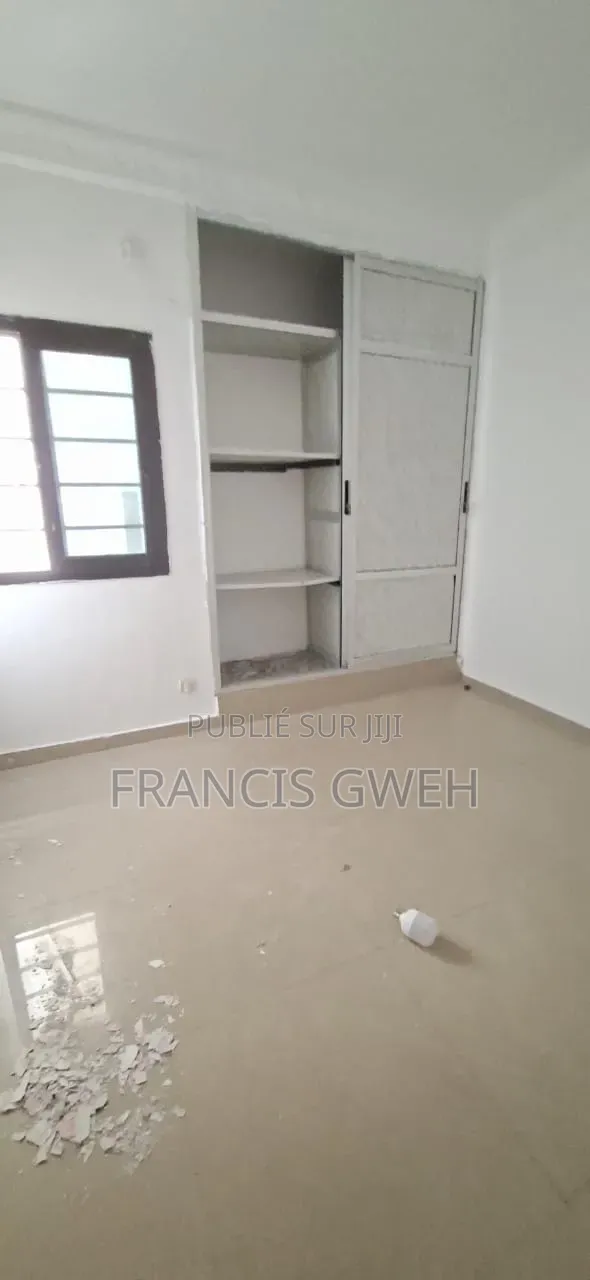 2chbre Appartement dans Francis Gweh, Cocody à Louer