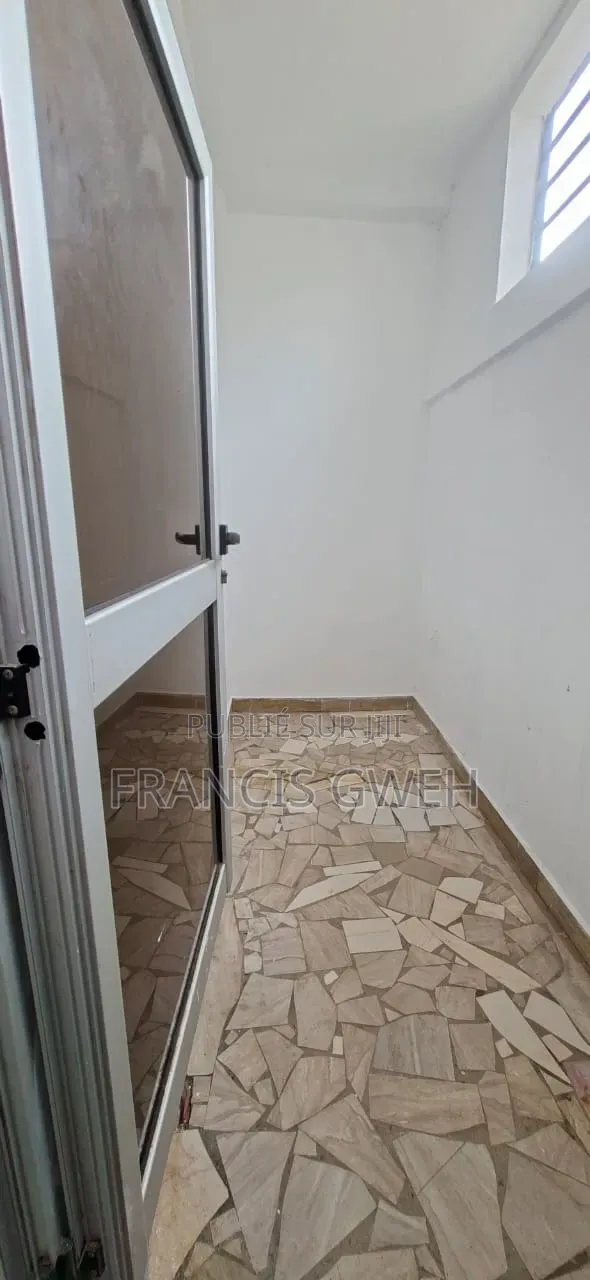 2chbre Appartement dans Francis Gweh, Cocody à Louer