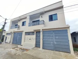 3chbre Duplex dans Francis Gweh, Cocody à Louer