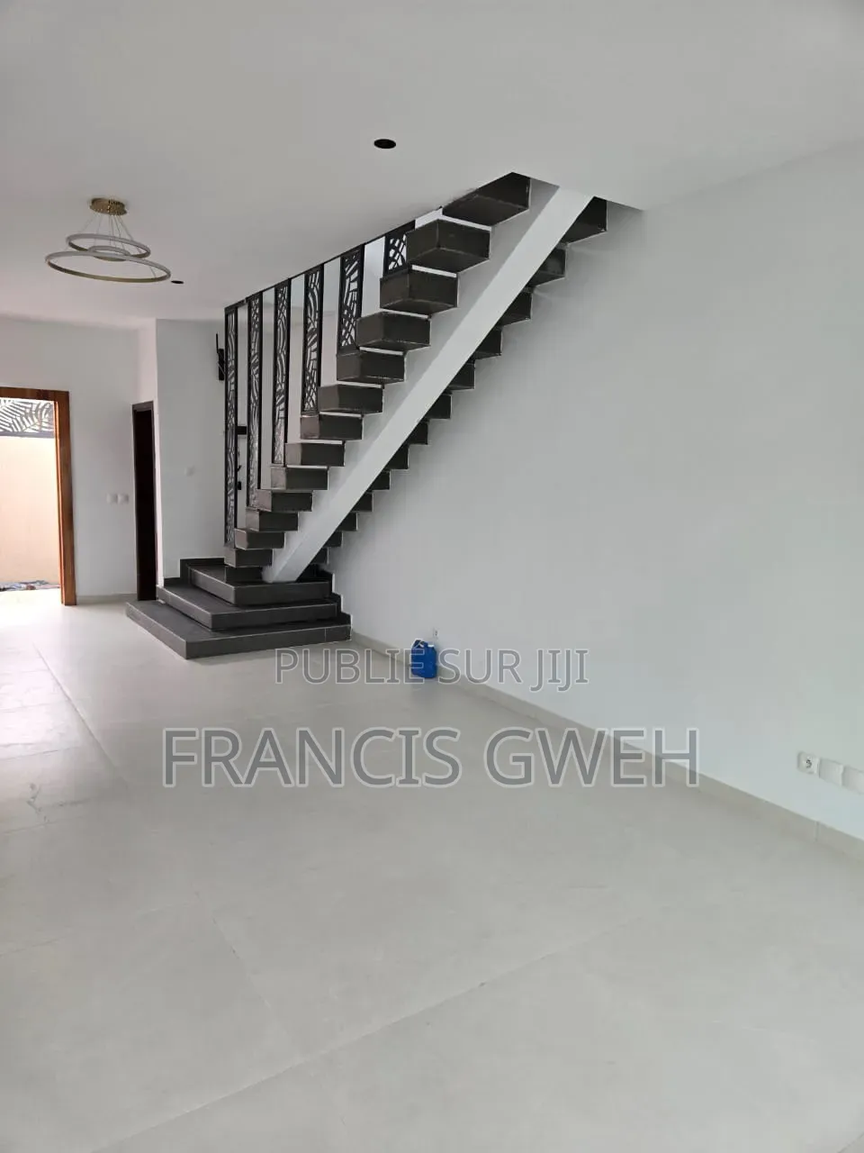 3chbre Duplex dans Francis Gweh, Cocody à Louer