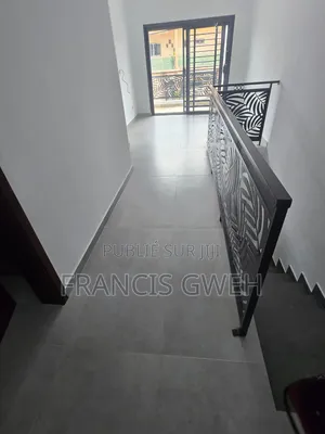 3chbre Duplex dans Francis Gweh, Cocody à Louer