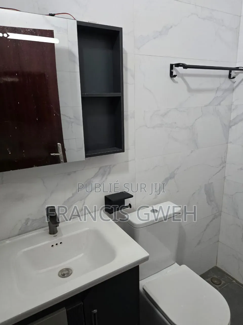 3chbre Duplex dans Francis Gweh, Cocody à Louer