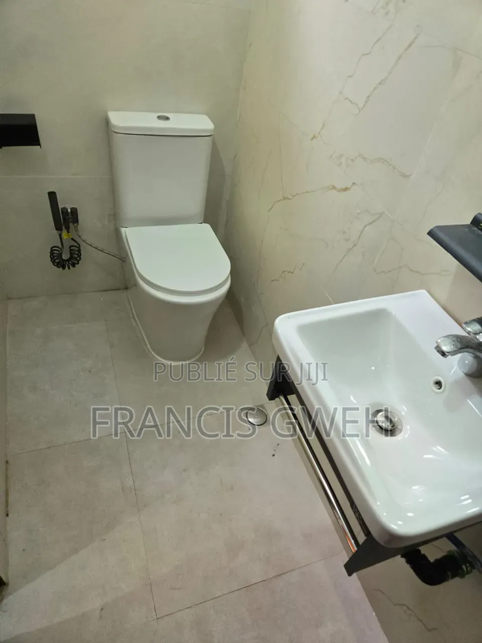 3chbre Duplex dans Francis Gweh, Cocody à Louer