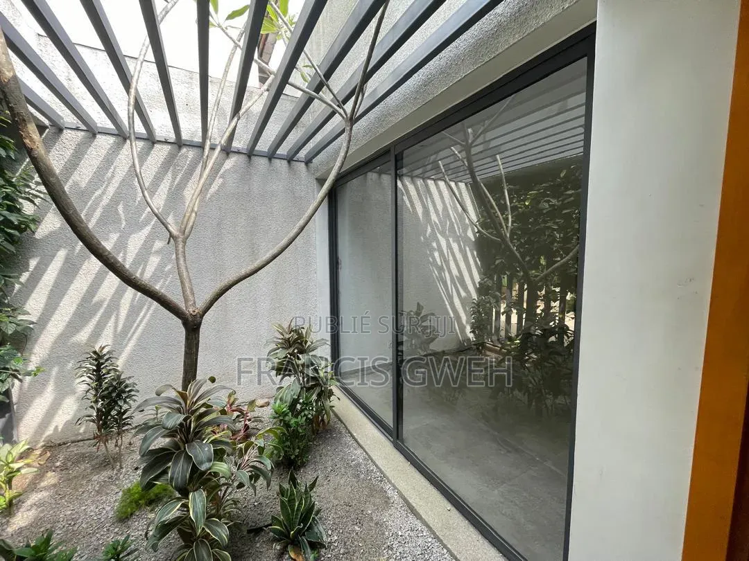 3chbre Villa dans Francis Gweh, Cocody à Louer