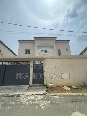 5chbre Duplex dans Francis Gweh, Cocody à Louer