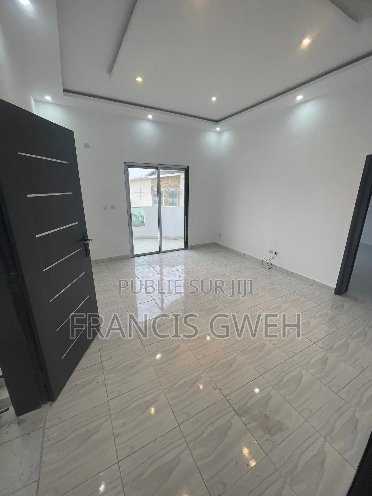 5chbre Duplex dans Francis Gweh, Cocody à Louer