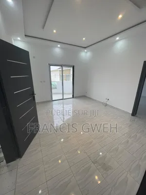 5chbre Duplex dans Francis Gweh, Cocody à Louer