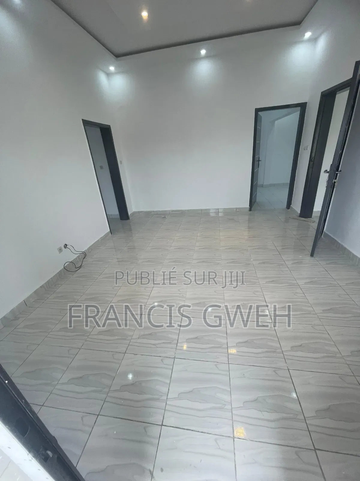 5chbre Duplex dans Francis Gweh, Cocody à Louer
