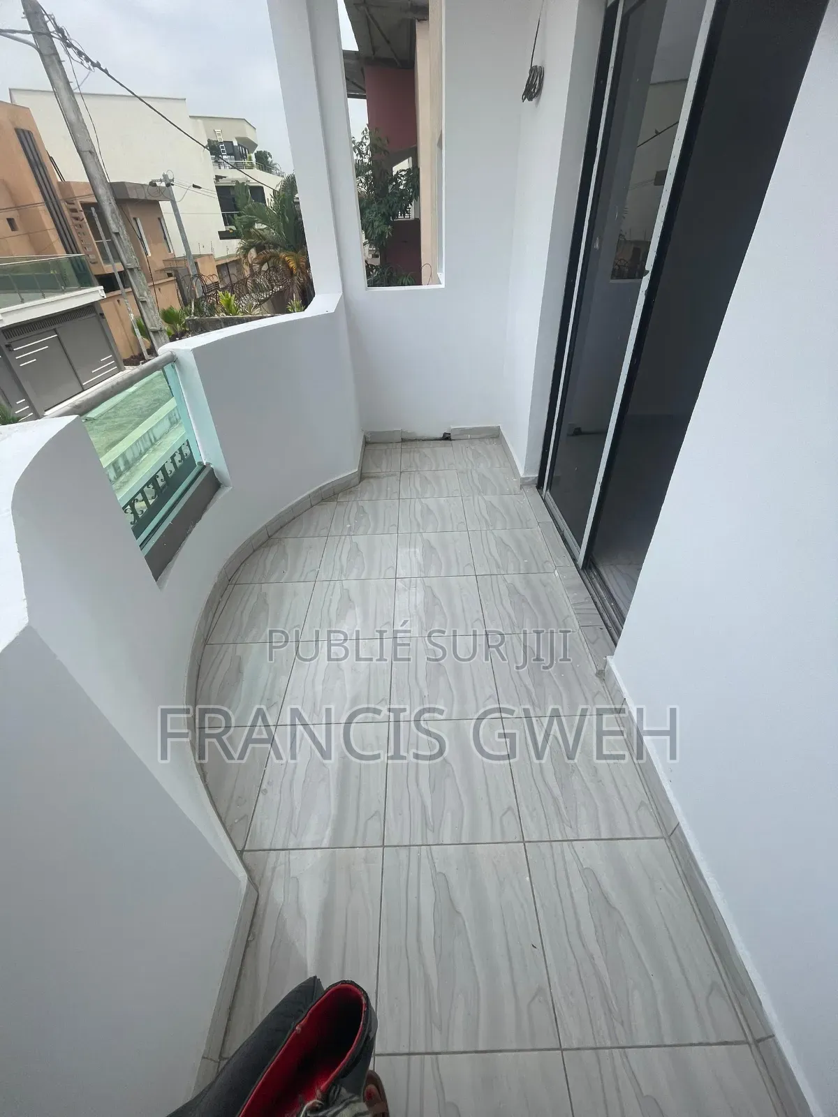 5chbre Duplex dans Francis Gweh, Cocody à Louer