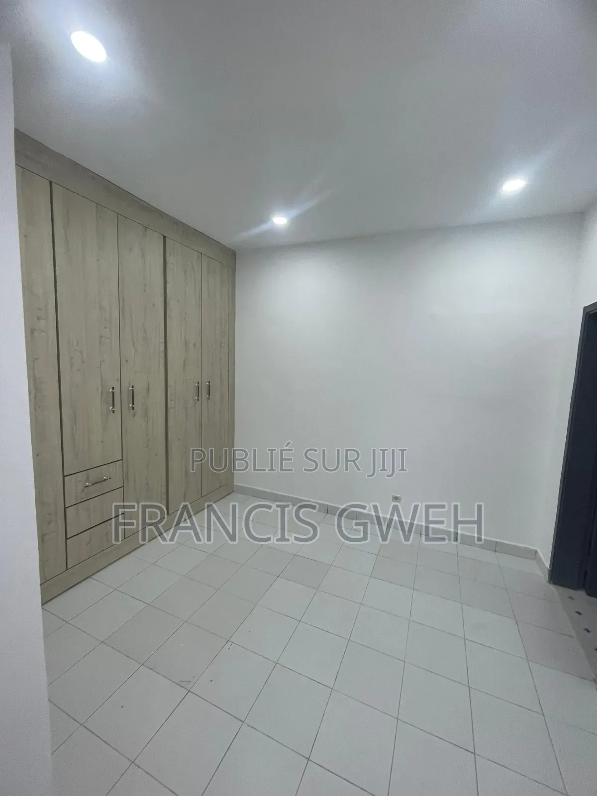 5chbre Duplex dans Francis Gweh, Cocody à Louer