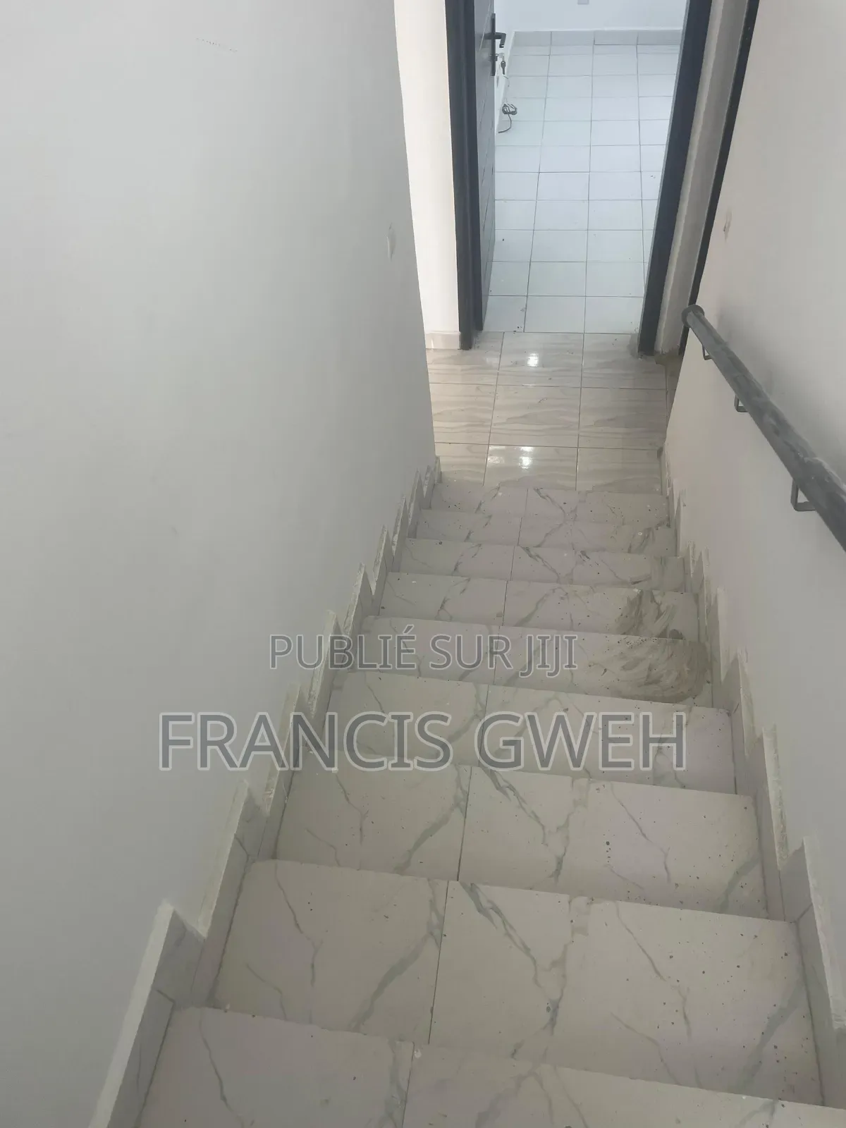 5chbre Duplex dans Francis Gweh, Cocody à Louer