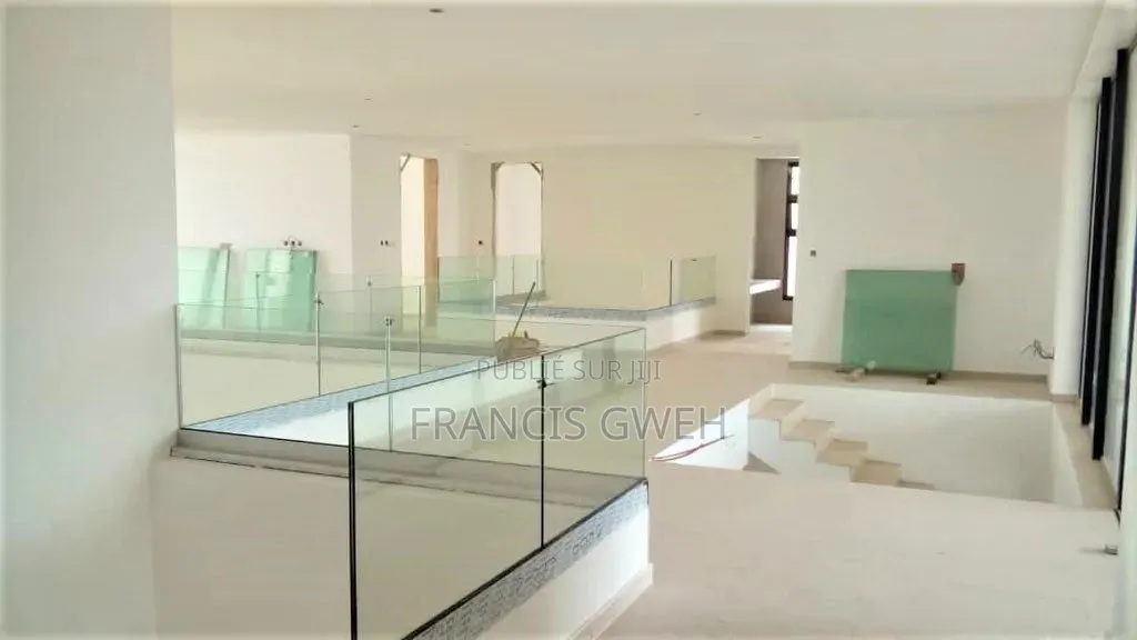 4chbre Duplex dans Francis Gweh, Cocody à Louer