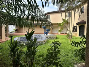 5chbre Duplex dans Francis Gweh, Cocody à Louer