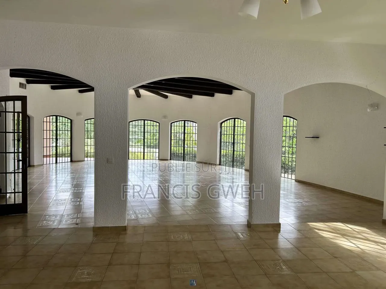5chbre Duplex dans Francis Gweh, Cocody à Louer