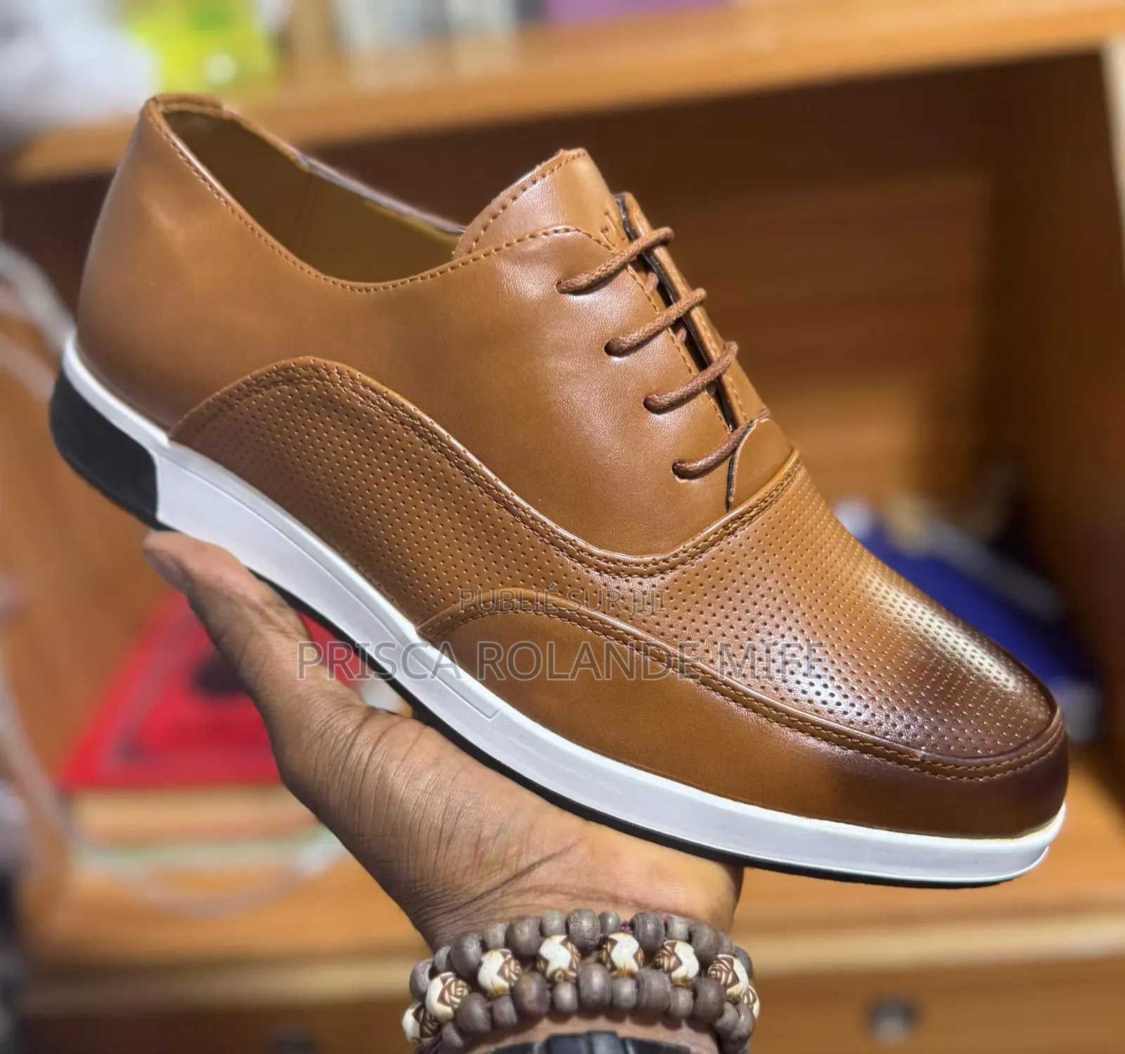 Vente Chaussures, Vetements Et Divers