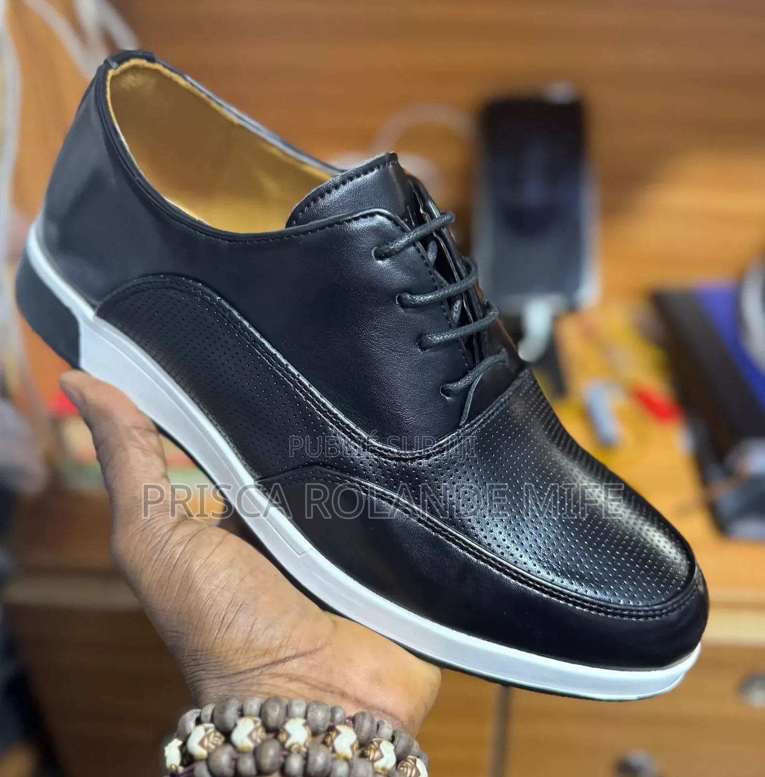 Vente Chaussures, Vetements Et Divers