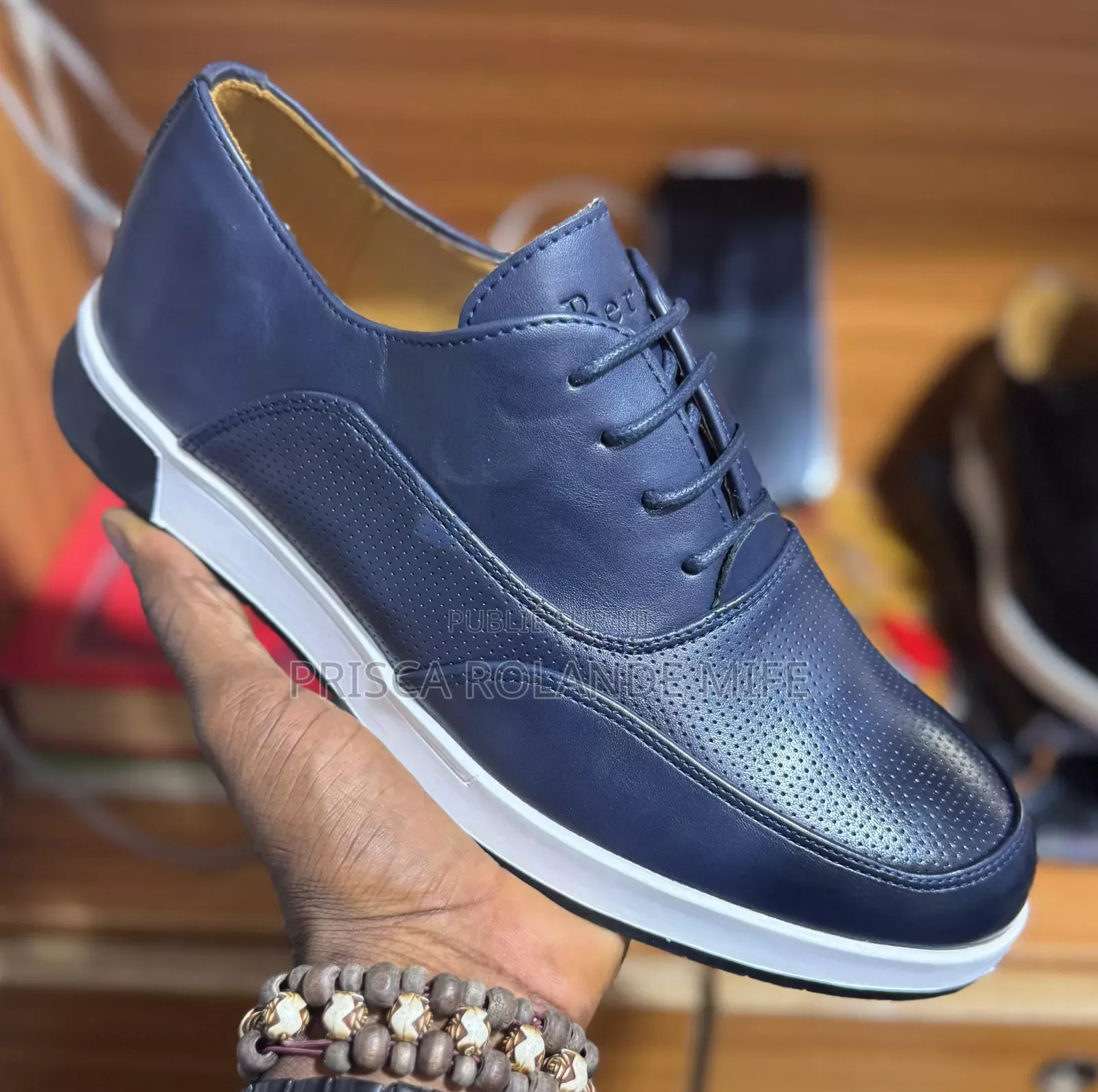 Vente Chaussures, Vetements Et Divers