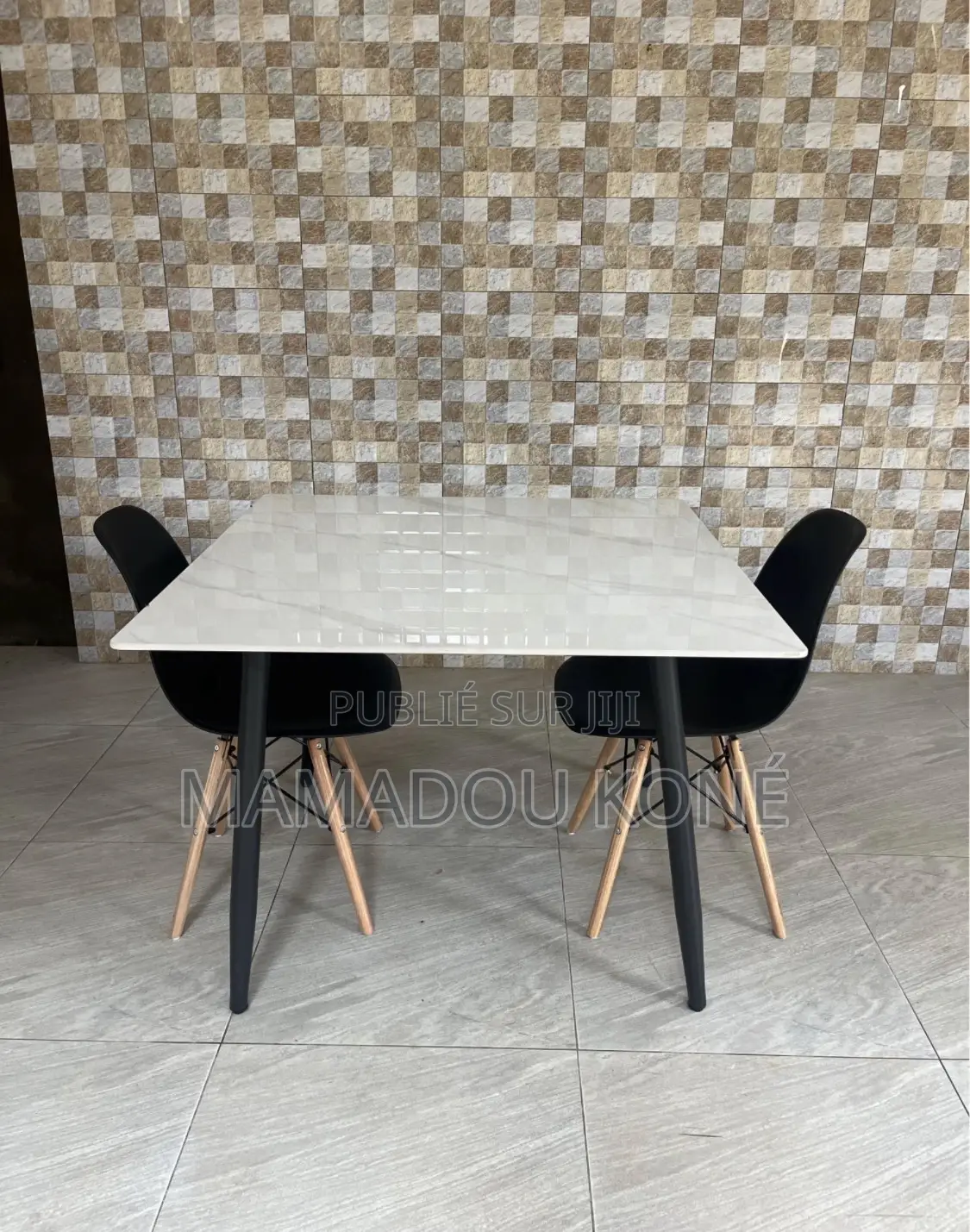 Table À Manger Plus 04 Chaises Importé