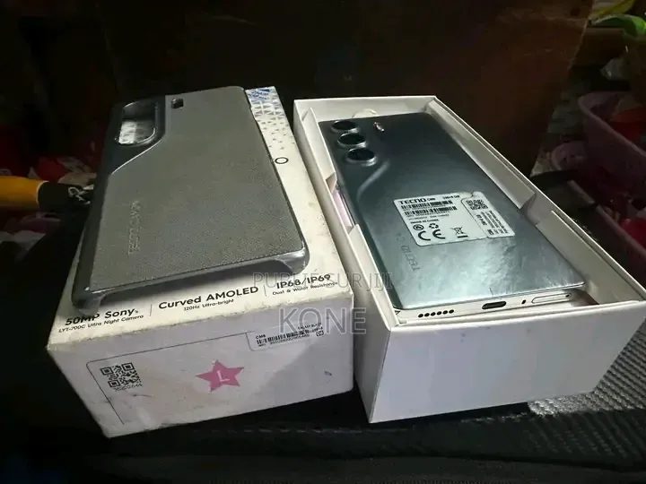 Nouveau Tecno Camon 40 Pro 4G 128 GB Bleu