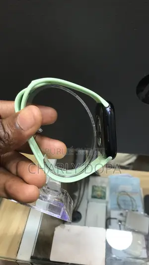 Apple Watch Série 9 45mm Quasi Neuf